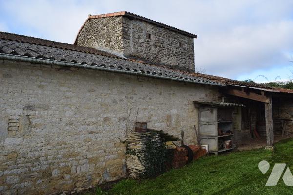 MAISON EN PIERRE COURCOME