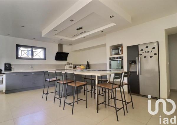 Maison traditionnelle 7 pièces de 134 m² à Le Cannet-des-Maures (83340)