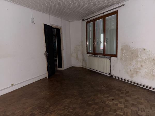 MONTREUIL, PROCHE DU PARC MONTREAU, GRANDE MAISON SUR 2 NIVEAUX AVEC ESPACES EXTERIEURS. IDEAL POUR UNE GRANDE FAMILLE, UNE ACQUISITION A 2 FAMILLES OU UN INVESTISSEMENT.