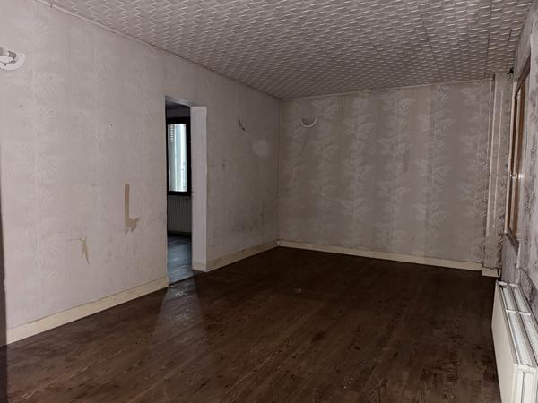 MONTREUIL, PROCHE DU PARC MONTREAU, GRANDE MAISON SUR 2 NIVEAUX AVEC ESPACES EXTERIEURS. IDEAL POUR UNE GRANDE FAMILLE, UNE ACQUISITION A 2 FAMILLES OU UN INVESTISSEMENT.