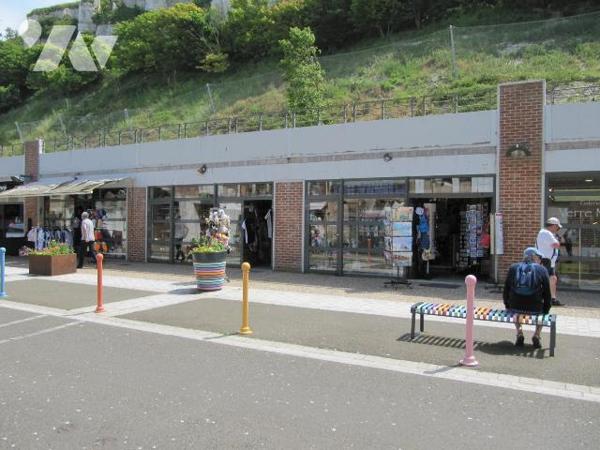 Boutique de souvenirs prés du Funiculaire comprenant;
- Une 1 ere partie commerciale de 104m² T...