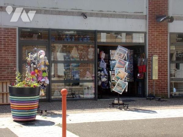 Boutique de souvenirs prés du Funiculaire comprenant;
- Une 1 ere partie commerciale de 104m² T...