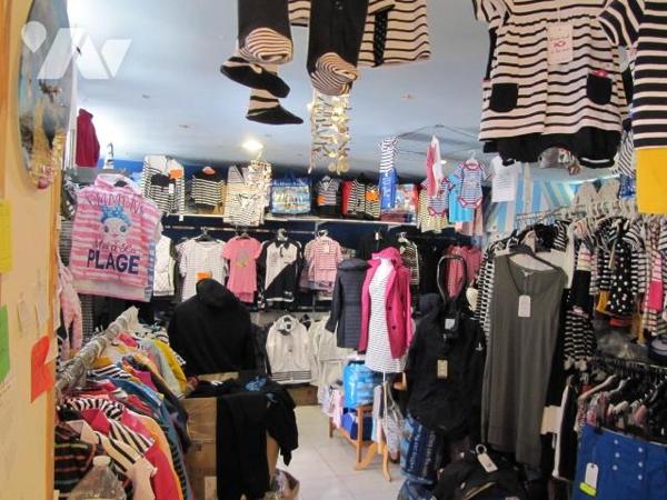 Boutique de souvenirs prés du Funiculaire comprenant;
- Une 1 ere partie commerciale de 104m² T...