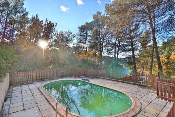 Maison de campagne plain pied 3 chambres Piscine 5000m2 de terrain
