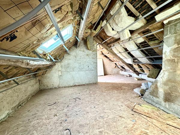 Ancien corps de ferme à rénover Terranjou