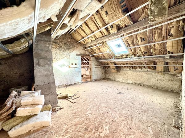 Ancien corps de ferme à rénover Terranjou