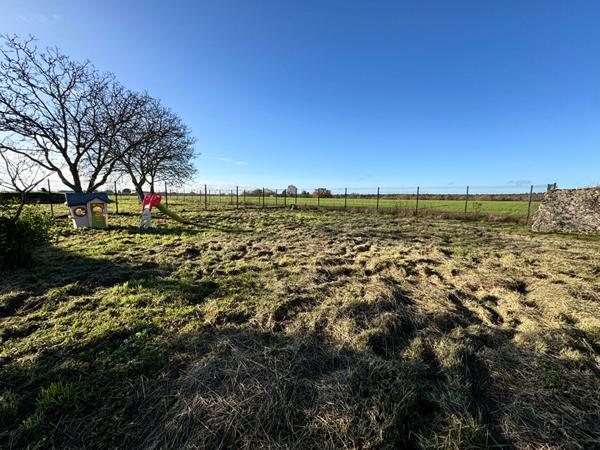 Ancien corps de ferme à rénover Terranjou