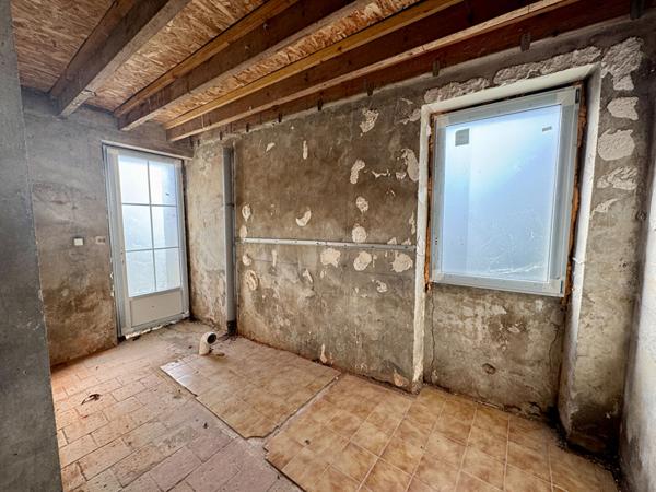 Ancien corps de ferme à rénover Terranjou