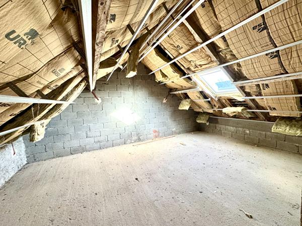 Ancien corps de ferme à rénover Terranjou