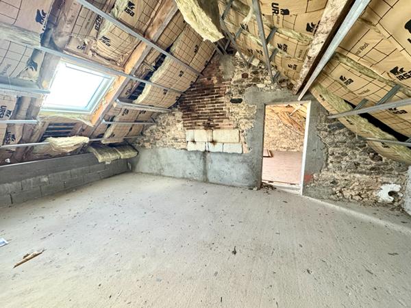 Ancien corps de ferme à rénover Terranjou