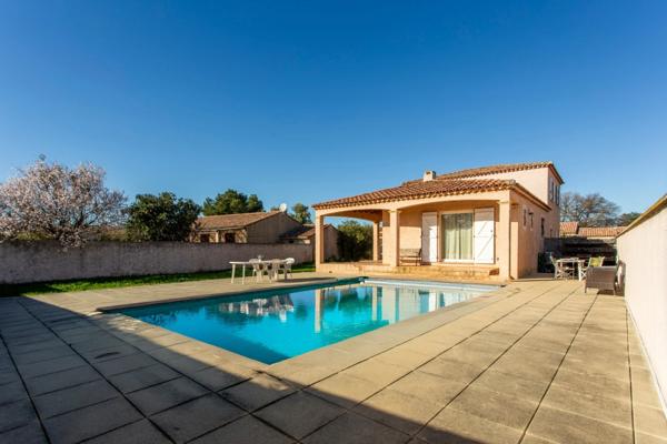 Maison 5 chambres avec grand jardin et piscine – Istres/Trigance