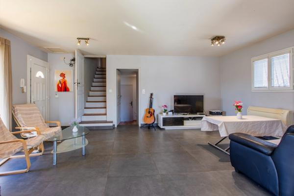 Maison 5 chambres avec grand jardin et piscine – Istres/Trigance