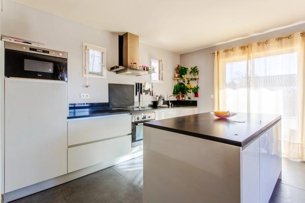 Maison 5 chambres avec grand jardin et piscine – Istres/Trigance