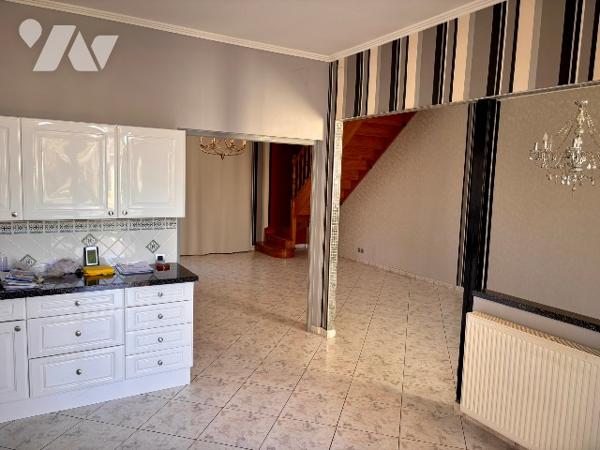 Épernay La Villa : maison 115 m² avec jardin, garage, proche écoles, commerces et bus.