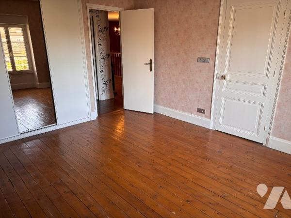 Épernay La Villa : maison 115 m² avec jardin, garage, proche écoles, commerces et bus.