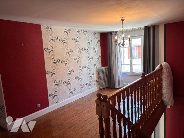 Épernay La Villa : maison 115 m² avec jardin, garage, proche écoles, commerces et bus.