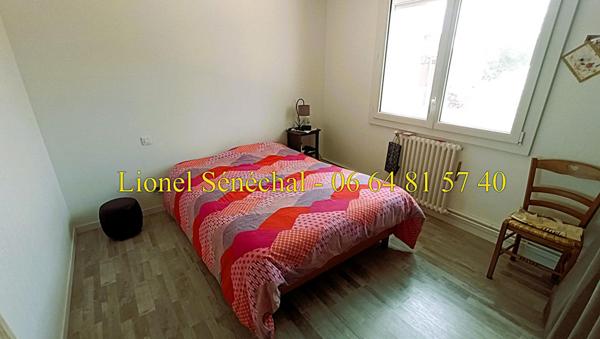 Maison rénovée, lumineuse et peu énergivore entièrement de plain - pied 7 pièces de 90 m2 sur une parcelle de plus de 4 000 m2 (dont une parcelle de 2 200 m2 constructible)