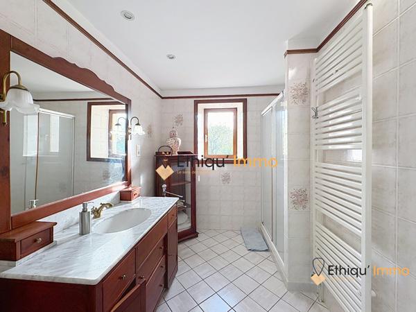 Maison de caractère 224 m² · 6 chambres · 3 232 m² de verger