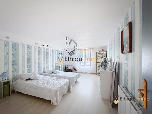 Maison de caractère 224 m² · 6 chambres · 3 232 m² de verger