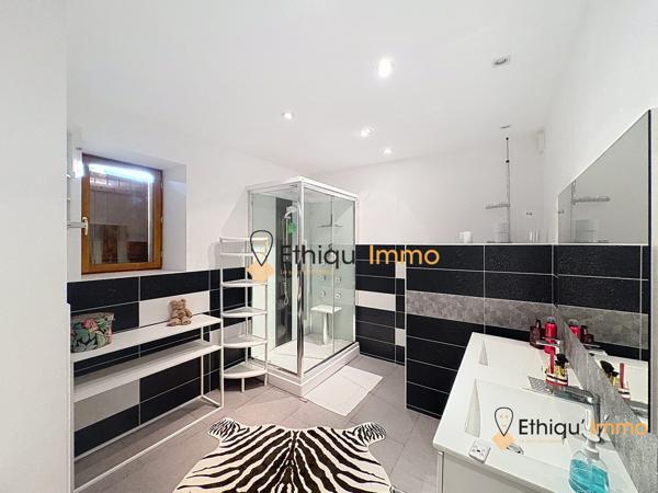 Maison de caractère 224 m² · 6 chambres · 3 232 m² de verger
