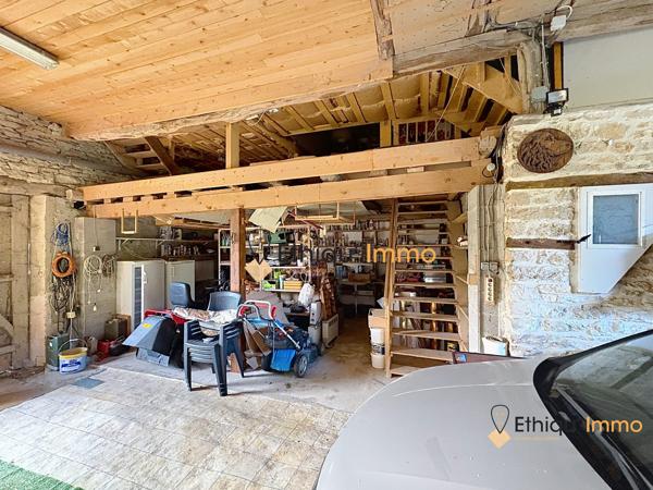 Maison de caractère 224 m² · 6 chambres · 3 232 m² de verger