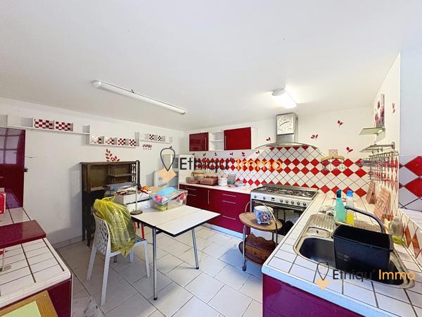 Maison de caractère 224 m² · 6 chambres · 3 232 m² de verger