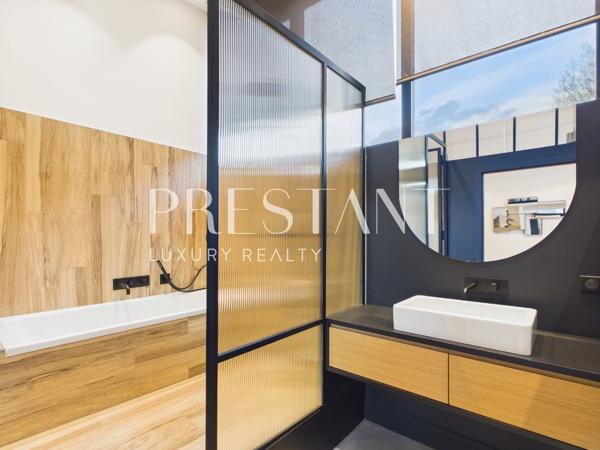 Biarritz – Loft aux lignes contemporaines et beaux volumes, avec patio, BIARRITZ