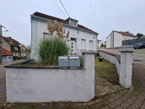 Maison de ville de deux appartements!