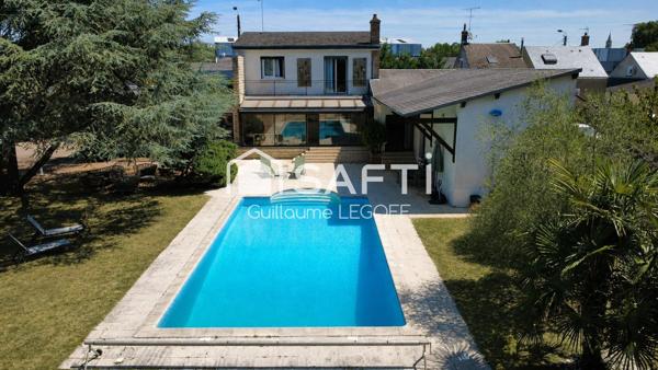 Propriété d'exception avec piscine et tennis