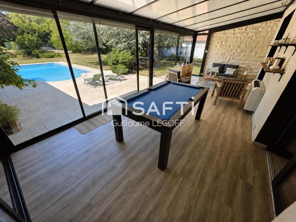 Propriété d'exception avec piscine et tennis