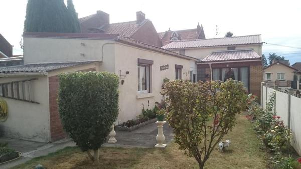 Plain pied en centre ville d'avion avec jardin et garage