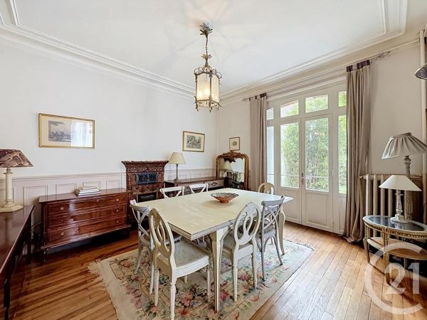 Maison à vendre  9 pièces - 216,75 m 2   FONTAINEBLEAU  - 77