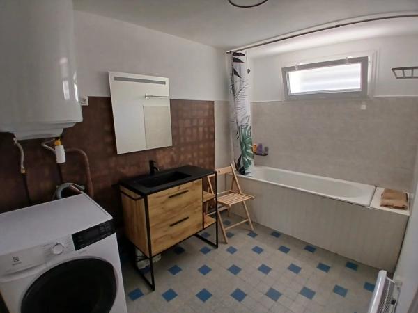 Vente                                                      Maison de village
                        
                     3 pièces                      71 m2                     à Toury