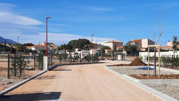 Grand terrain 4 faces viabilisé prêt à construire