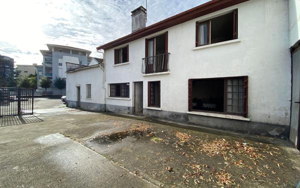 Maison à vendre    4 pièces •  Pau