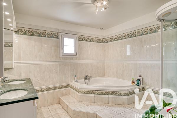 Maison à vendre 7 pièces 161,81 m² Saint-Leu-la-Forêt