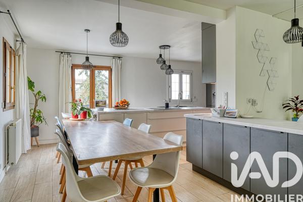 Maison à vendre 7 pièces 161,81 m² Saint-Leu-la-Forêt
