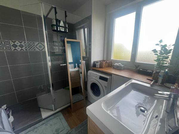 Appartement au calme avec 2 chambres, un balcon