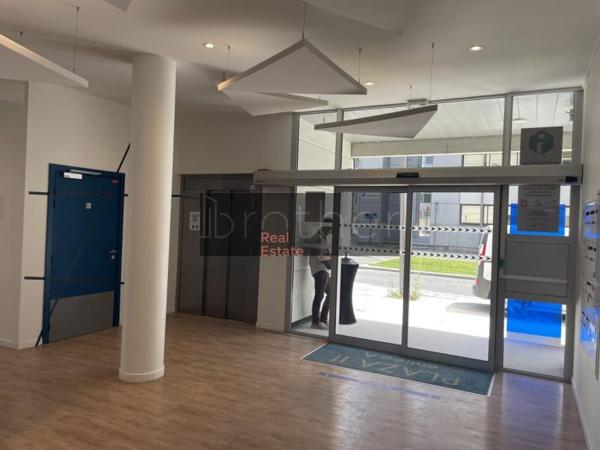 Bureau de 1901 m² à louer à Bordeaux Ravezies