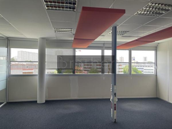 Bureau de 1901 m² à louer à Bordeaux Ravezies