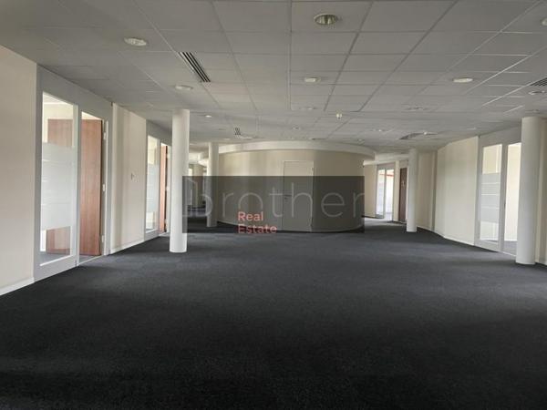 Bureau de 1901 m² à louer à Bordeaux Ravezies