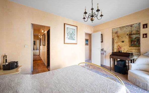 Appartement à vendre    6 pièces • 122 m2 Nice