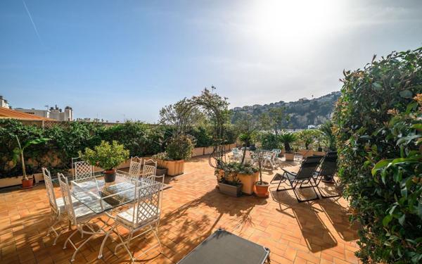 Appartement à vendre    6 pièces • 122 m2 Nice