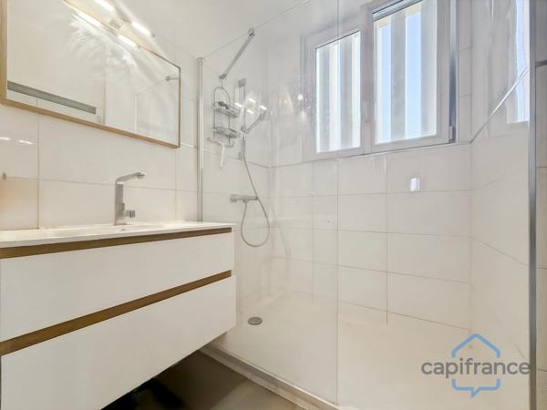 APPARTEMENT AVEC TERRASSE