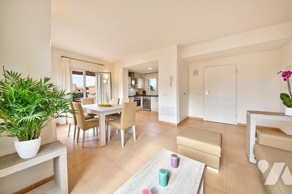 Attique 98m² traversant, 2 ch, avec 2 terrasses dans une résidence sécurisée  – Sa Ràpita, Majorque.