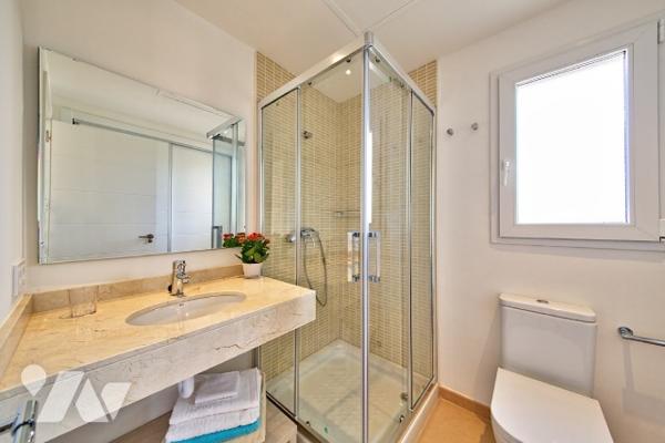 Attique 98m² traversant, 2 ch, avec 2 terrasses dans une résidence sécurisée  – Sa Ràpita, Majorque.