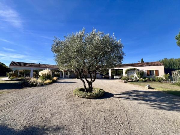 PROPRIETE UNIQUE EN PROVENCE A SAISIR ! URGENT!