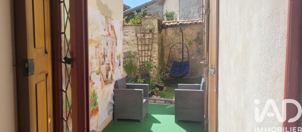 Maison à vendre 10 pièces 232 m² Saint-Jean-d'Angély