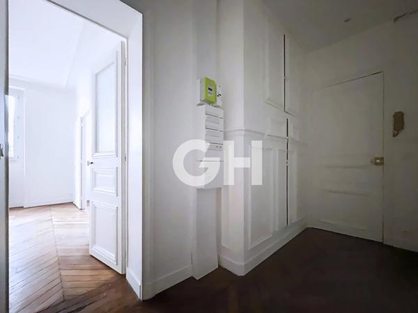 Opportunité investisseurs 3 pièces Haussmannien rénové Bd Voltaire/Nation