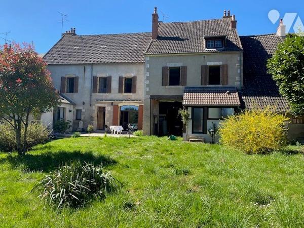 A voir belle maison de bourg avec jardin clos